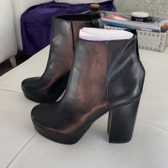 BNWT Steve Madden Gusty Block Heel Platform Booty Size 10 - Picture 3 of 8